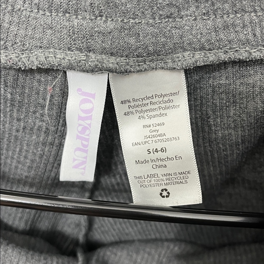 Gray Ribbed Knit Shorts - Picture 3 of 3